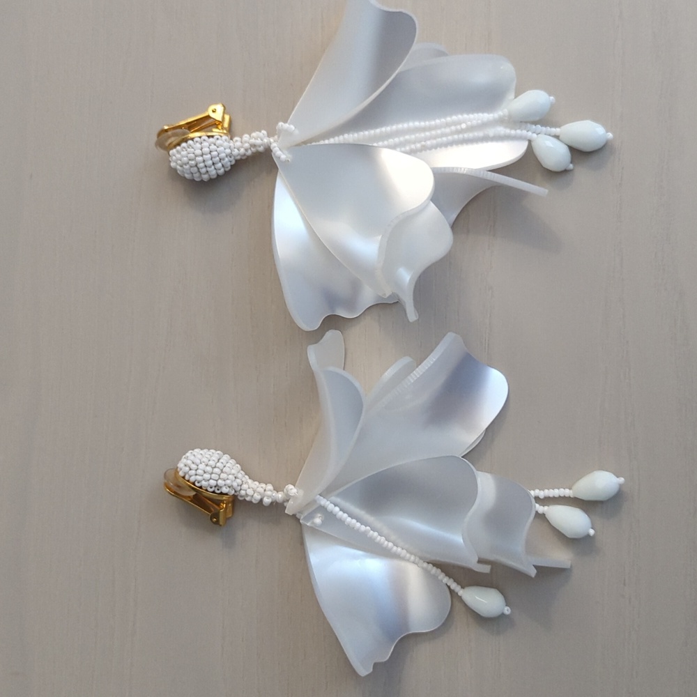 Oscar de la Renta Flower Earrings